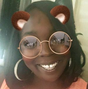 Meet your Posher, Desiree